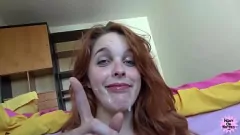 Afspelen POV roodharige babe Amarna Miller houdt van pikzuigen en facial cumshot