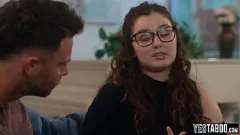 Reproducir Adolescente con curvas experimenta un cuarteto intenso con Stepcamily
