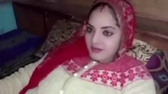 Abspielen Der 18 -jährige indische Bhabhi Lalitas enge Muschi bekommt einen Cumshot in Hardcore Sex Session
