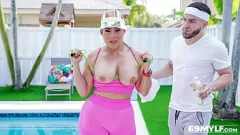 Sesiunea intensă de antrenament a lui Carmela Clutch - Hot Milf Cumshot, Hardcore Pornstar Action