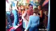 Redare Boyz a fugit d. obrăznicii zgomotoase în locuri fierbinți în toate ieșirile prostește
