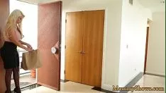 Afspelen Bosomy latina tredmom verslaat adolescenten kitty-cat
