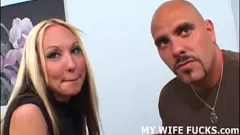 Odtwórz Patrzę, jak moja żona zostaje zerżnięta i zdominowana w ostrej scenie rogacza z fetyszem