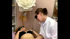 Jouer RitaFox est venue pour une épilation au laser, il suffit de regarder son cul d'adolescent chaud dans cette véritable séance d'épilation par webcam en gros plan