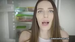 Reproducir Morena adolescente tetona le da una mamada intensa a una polla dura en un video sexual POV casero