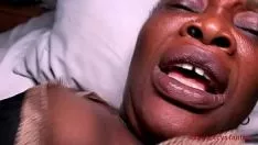 48yaş yaşlı milf kıçını delik delikten dışarı kayıp ve pisi-kedi esnek pov alır