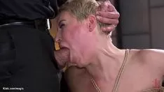 Jouer Limita la milf gattina dai capelli lisci scopata