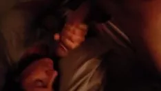 تشغيل نائب الرئيس على صدرها الكبير