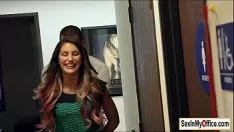 Jouer Bosomy august ames fa sesso veloce nella lattina elettrica