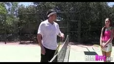 Jouer Il tennis sull'erba di Missy si oppone alle distorsioni alle baldorie da ubriachi 076