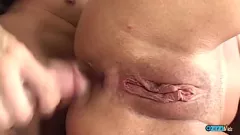 Abspielen Mia Banggs Doppelpenetration und der mit Sperma gefüllte Mund