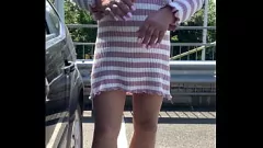 Eiaculazione nel parcheggio del CD britannico di Kelly in abito allettante