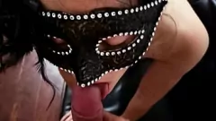 Reproduzir MILF quente Chupa o Pau em um Boquete Intenso Doggystyle POV